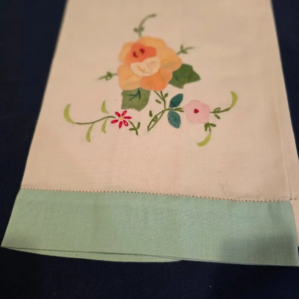 Hand Towels Set of 2 Linen Floral Applique Embroidery White Blue Pink 1950s MCM